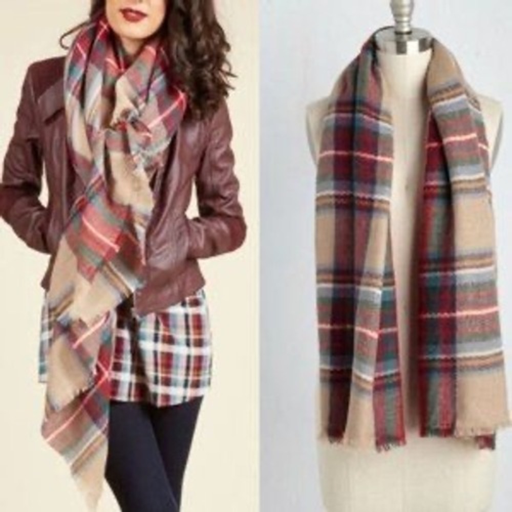ModCloth Blanket Scarf OS Tan Red Green Plaid Preppy Academic Oversized Wrap - Picture 6 of 10
